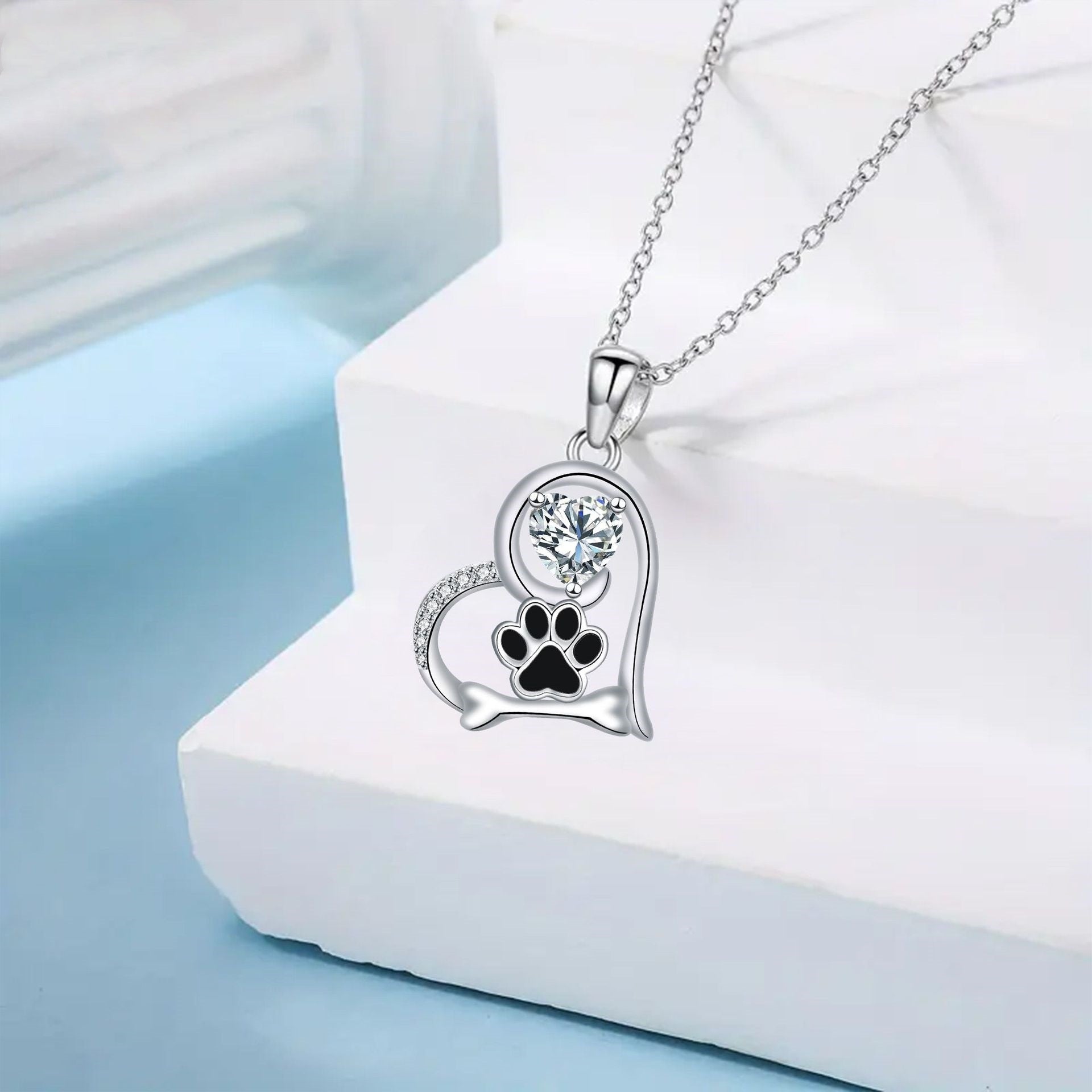 Collana artigianale con impronta di zampa di cane e osso con zirconi