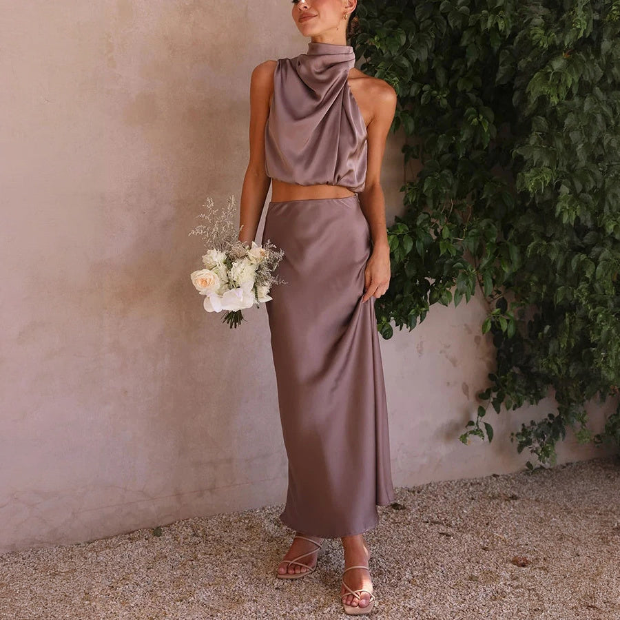 Abito Elegante con Top Halter e Gonna Fluttuante