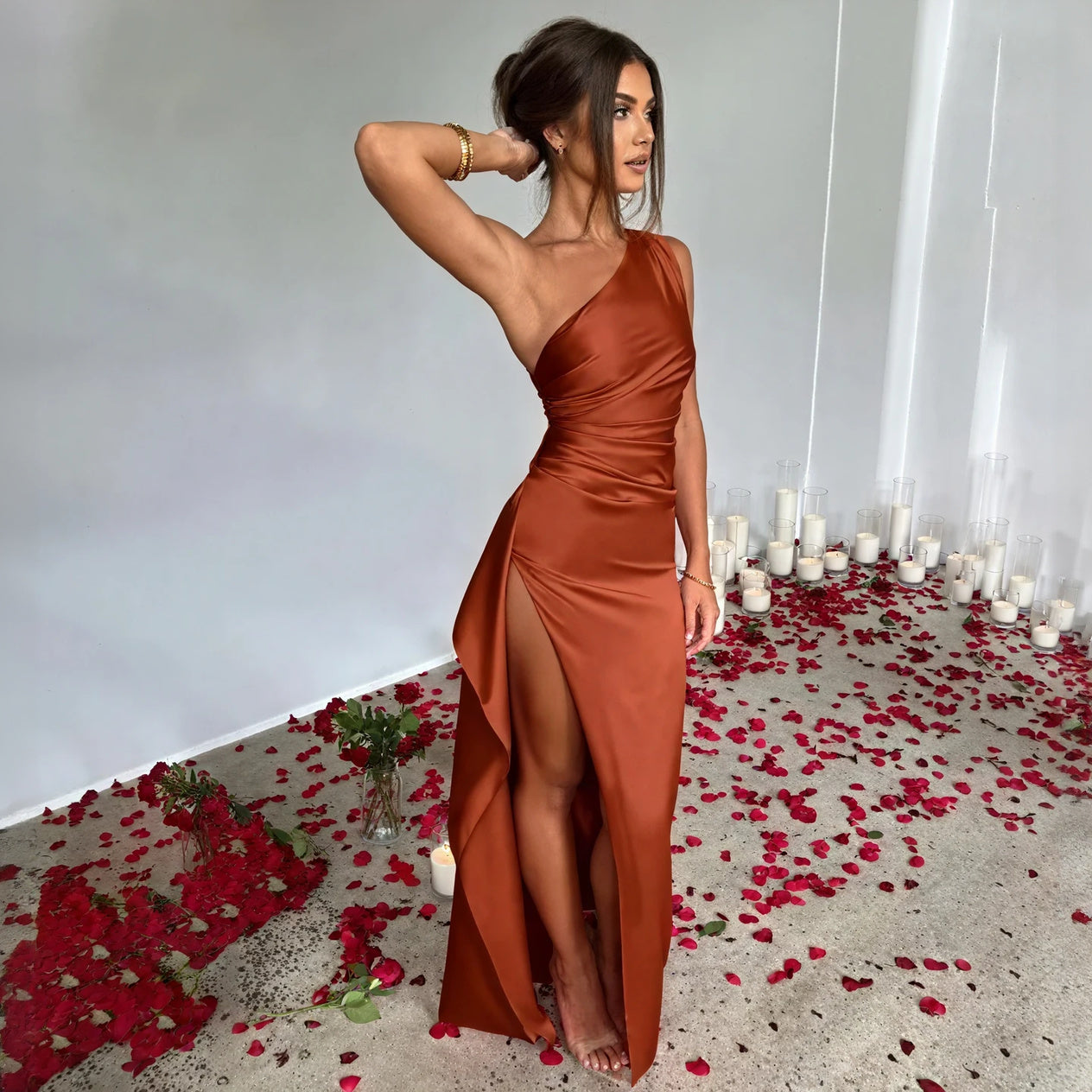 Abito Elegante con Design Asimmetrico