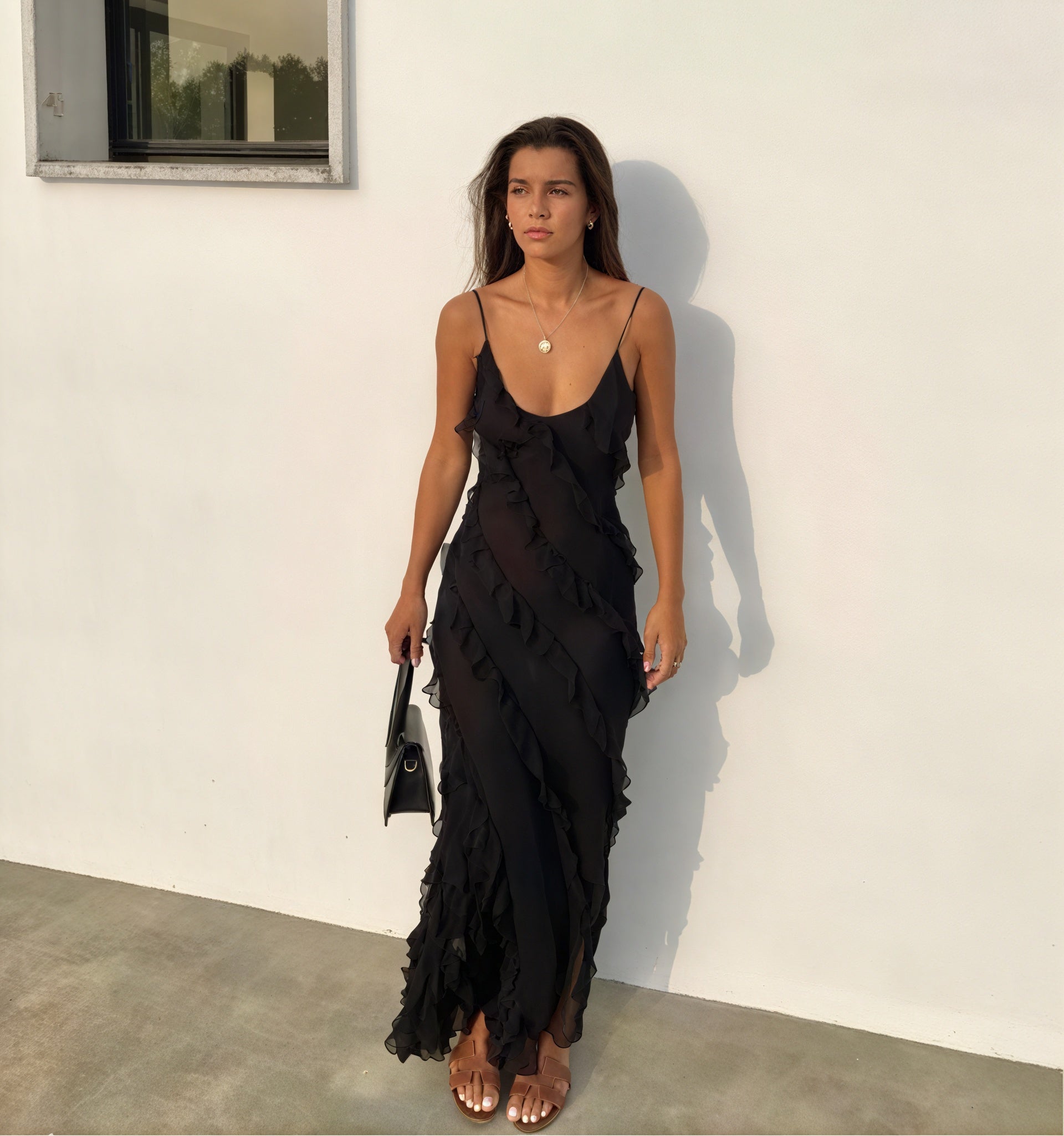 Abito Maxi – Fluido, Spalline Sottili e Balze