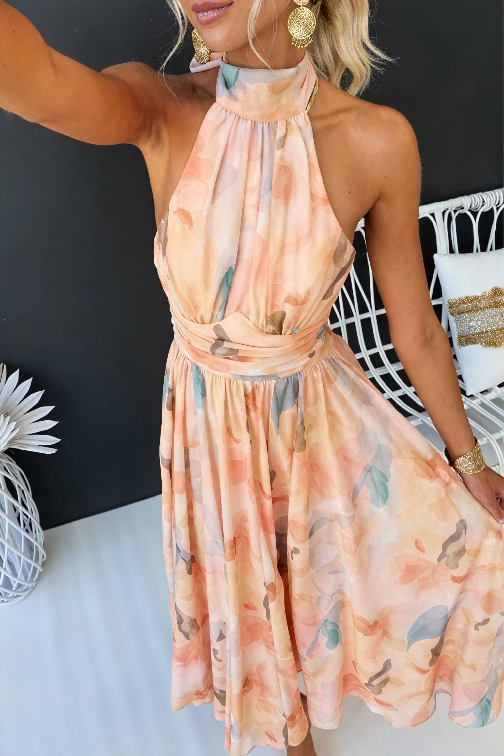 Abito Maxi Floreale – Scollo Halter, Vita Regolabile