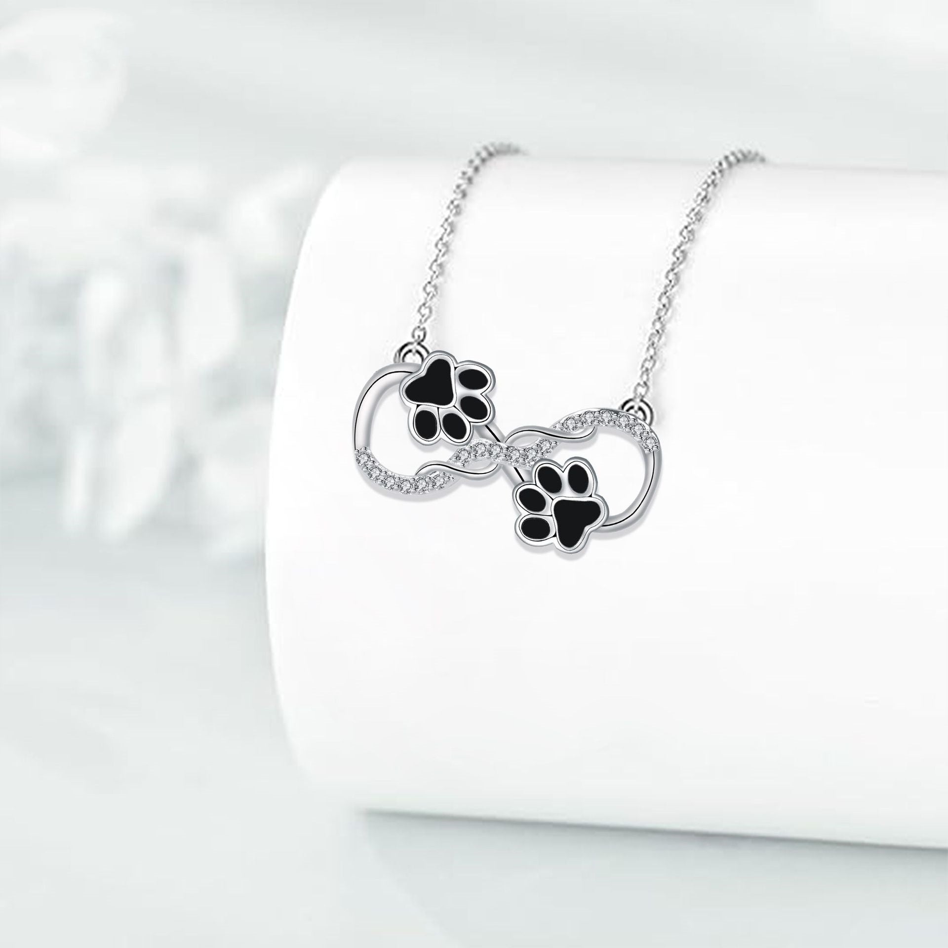Collana con pendente simbolo dell'infinito con zirconi
