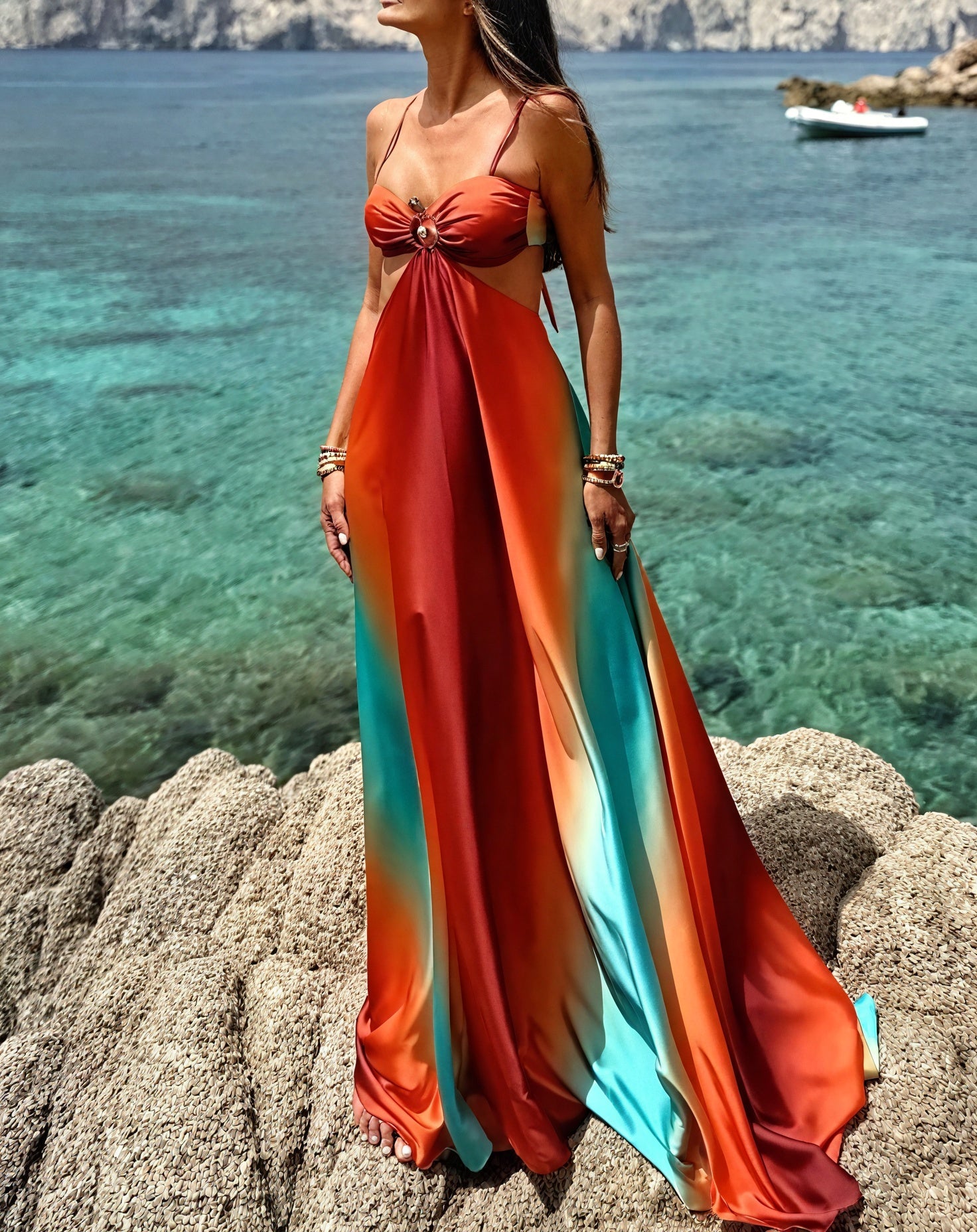 Abito in Raso Ombré – Dettaglio Cut-Out Sottile