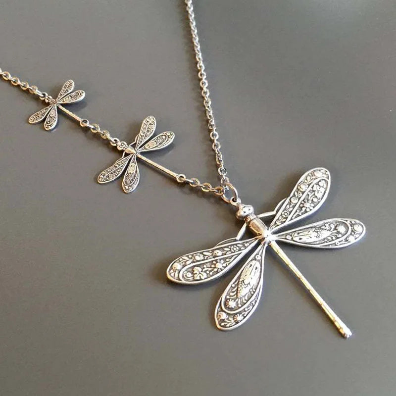 Collana Vintage Dragonfly – Simbolo di cambiamento, luce e libertà