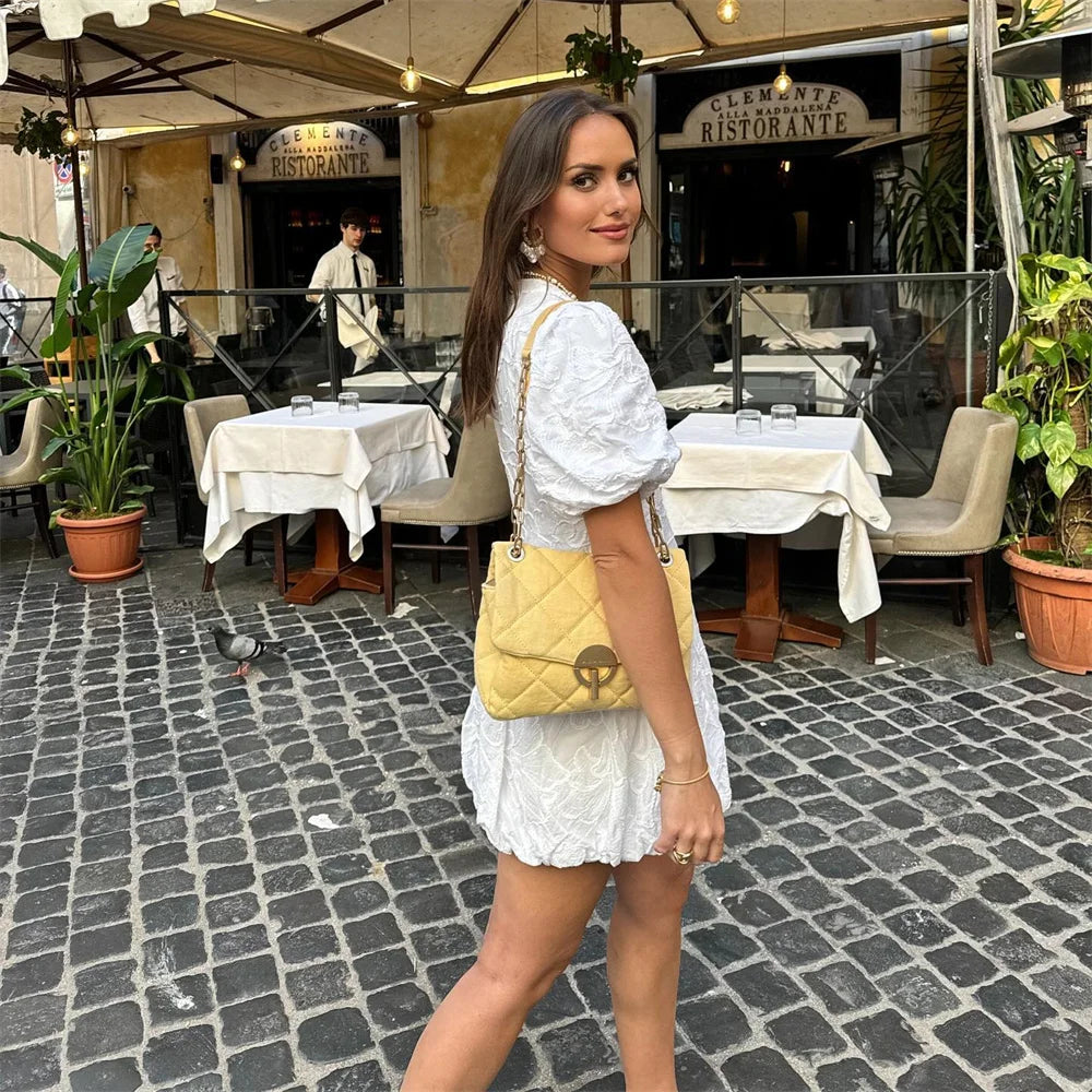 Abito Bianco Ricamato – Scollo a V Maniche Corte