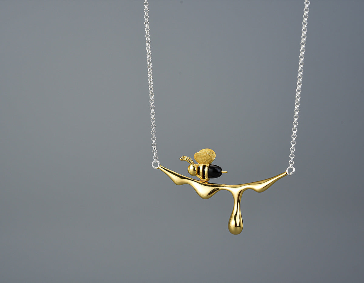 Collana con miele che gocciola e ape