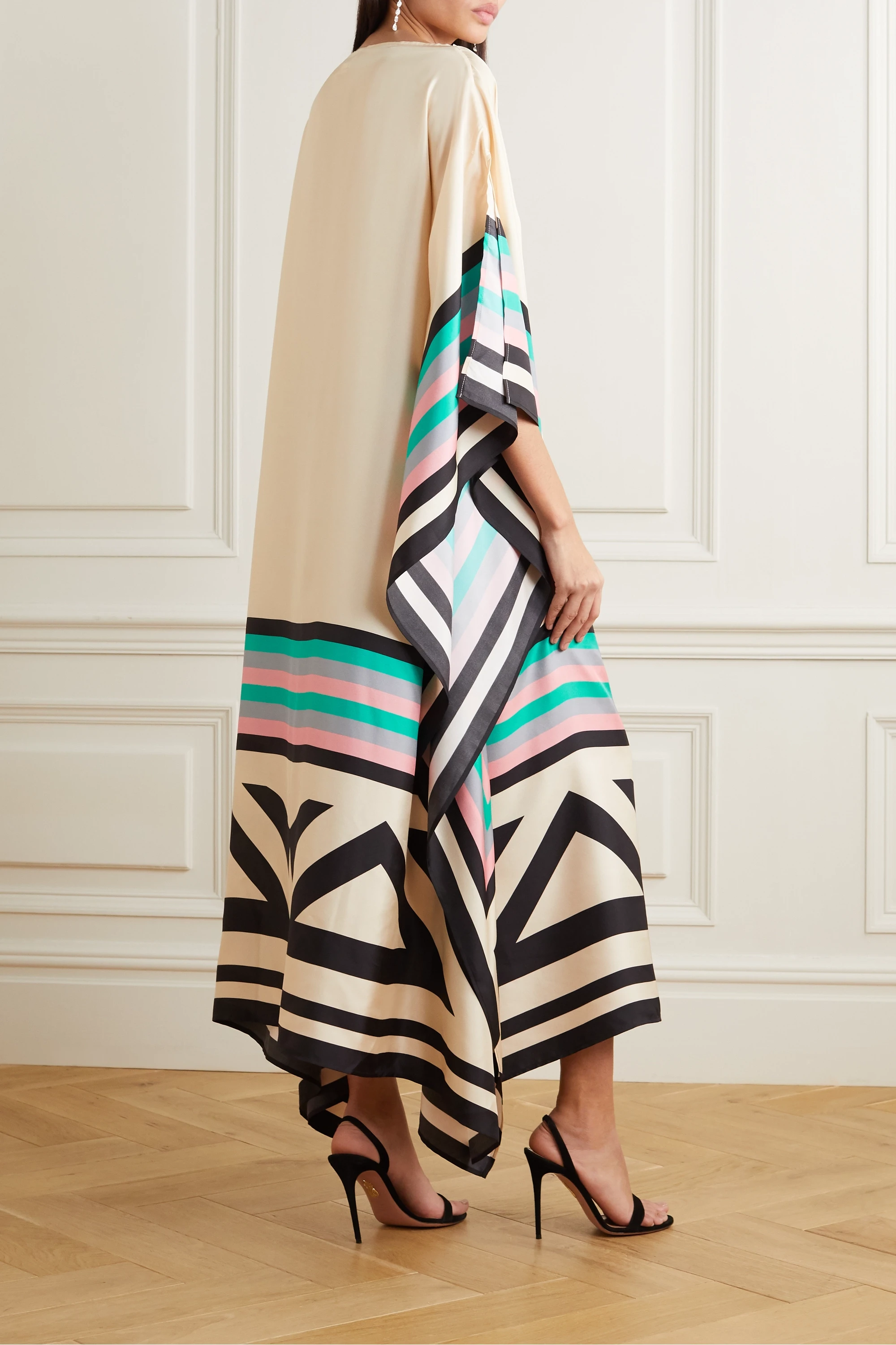 Abito Color-Block: Eleganza Moderna e Design Unico