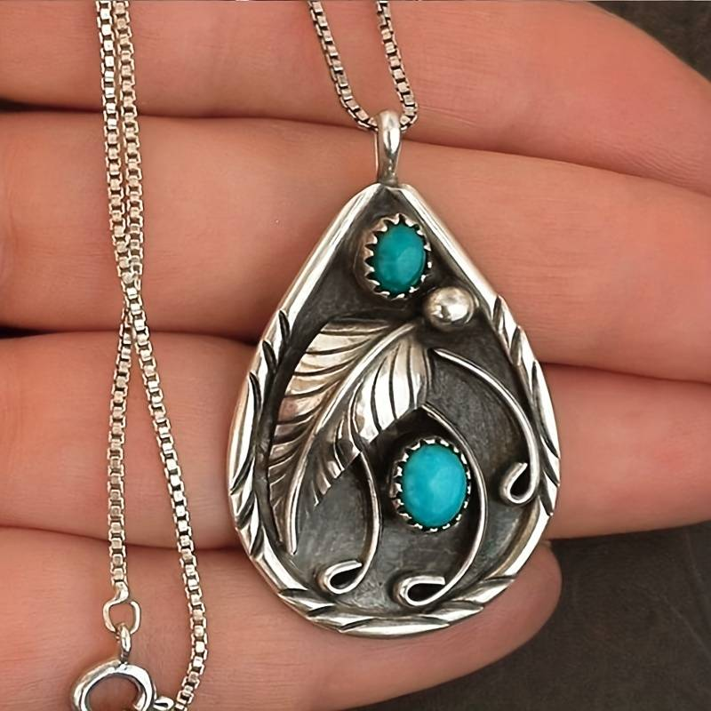 Collana vintage con pendente in opale