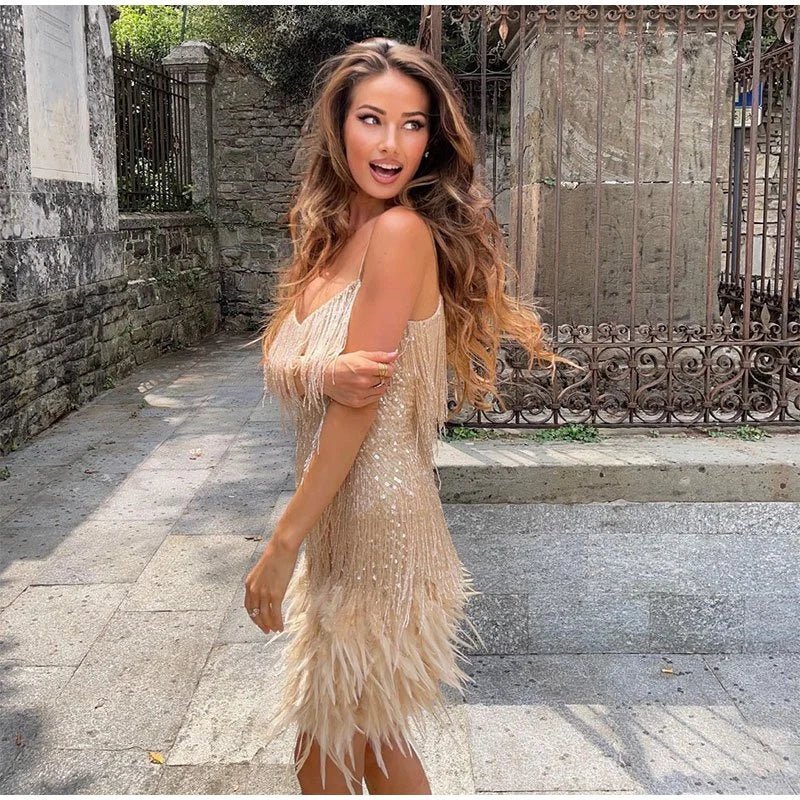 Miniabito con Frange e Piume – Spalline Sottili