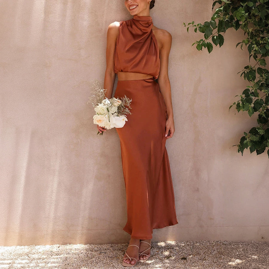 Abito Elegante con Top Halter e Gonna Fluttuante