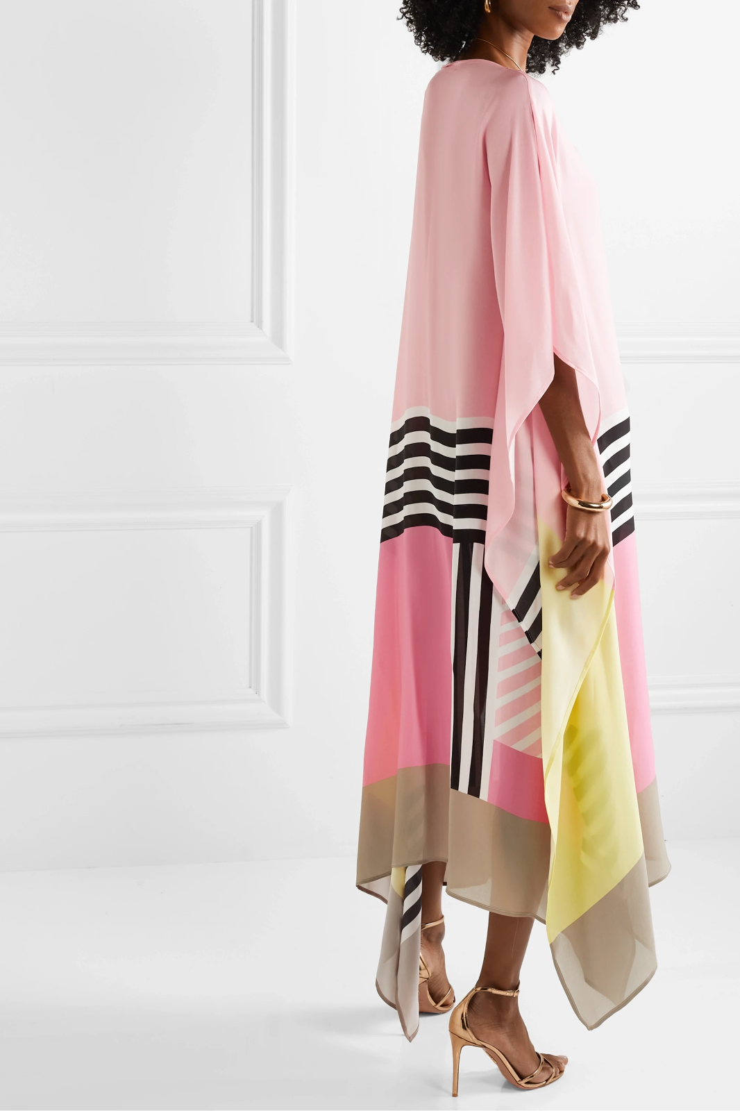 Abito Color-Block: Eleganza Moderna e Design Unico
