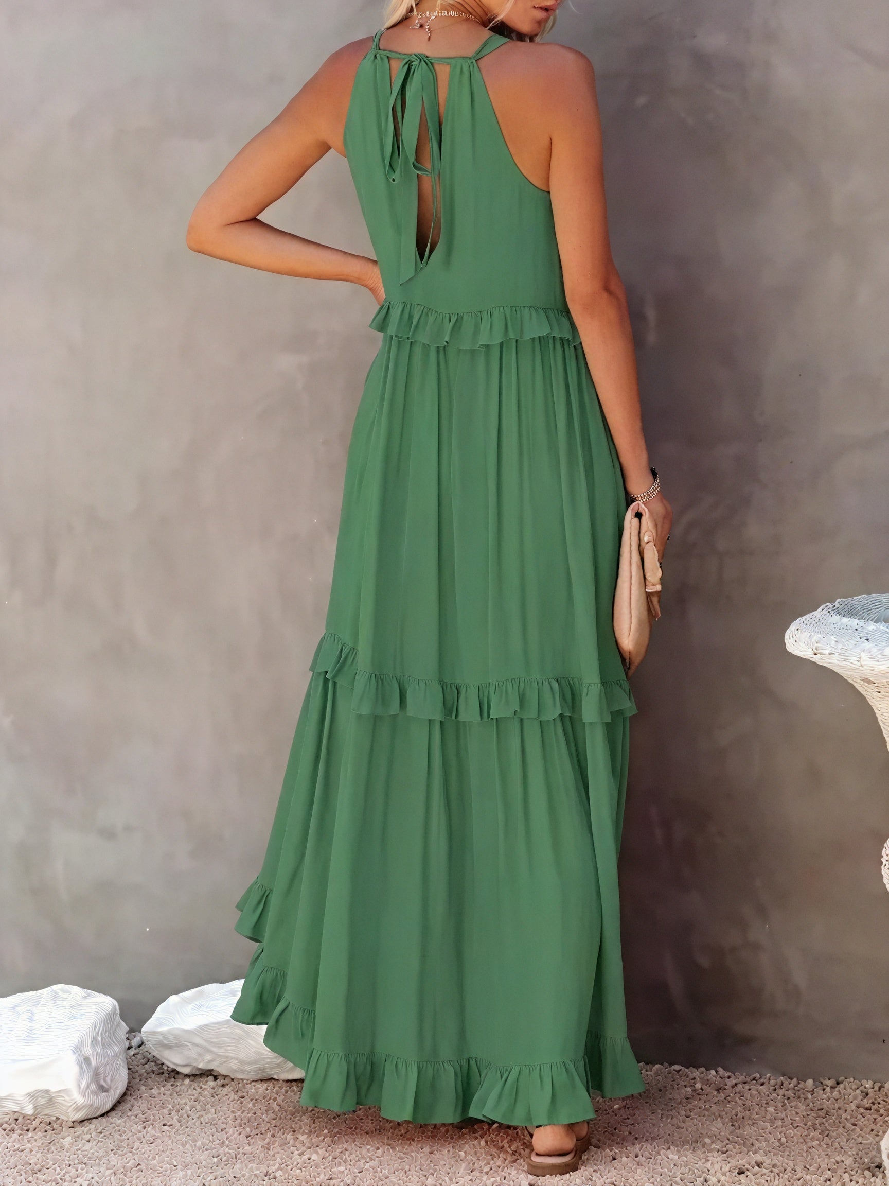 Abito Maxi Fluido con Scollo All'Americana e Dettagli Volant