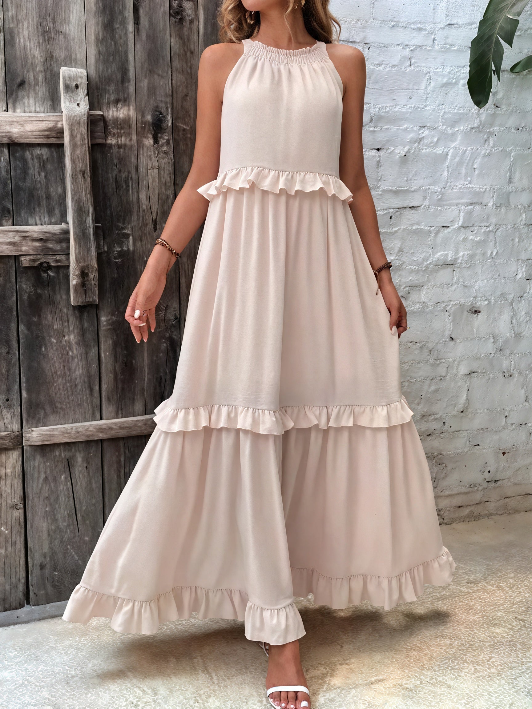 Abito Maxi Fluido con Scollo All'Americana e Dettagli Volant
