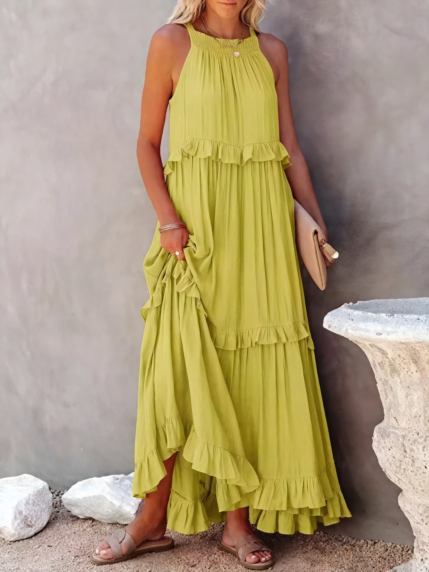 Abito Maxi Fluido con Scollo All'Americana e Dettagli Volant