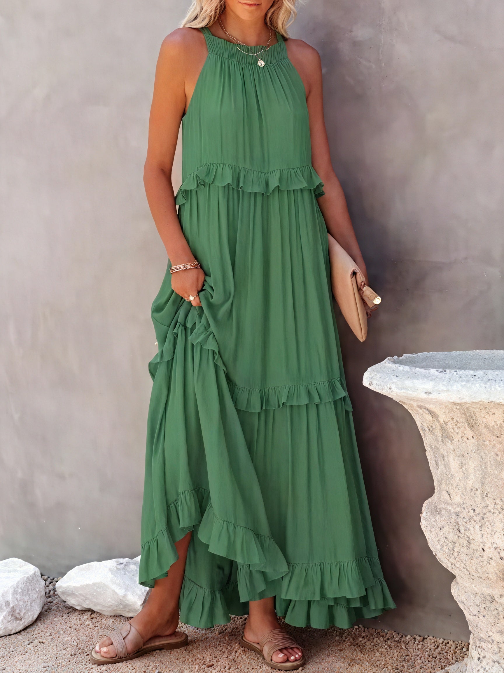 Abito Maxi Fluido con Scollo All'Americana e Dettagli Volant