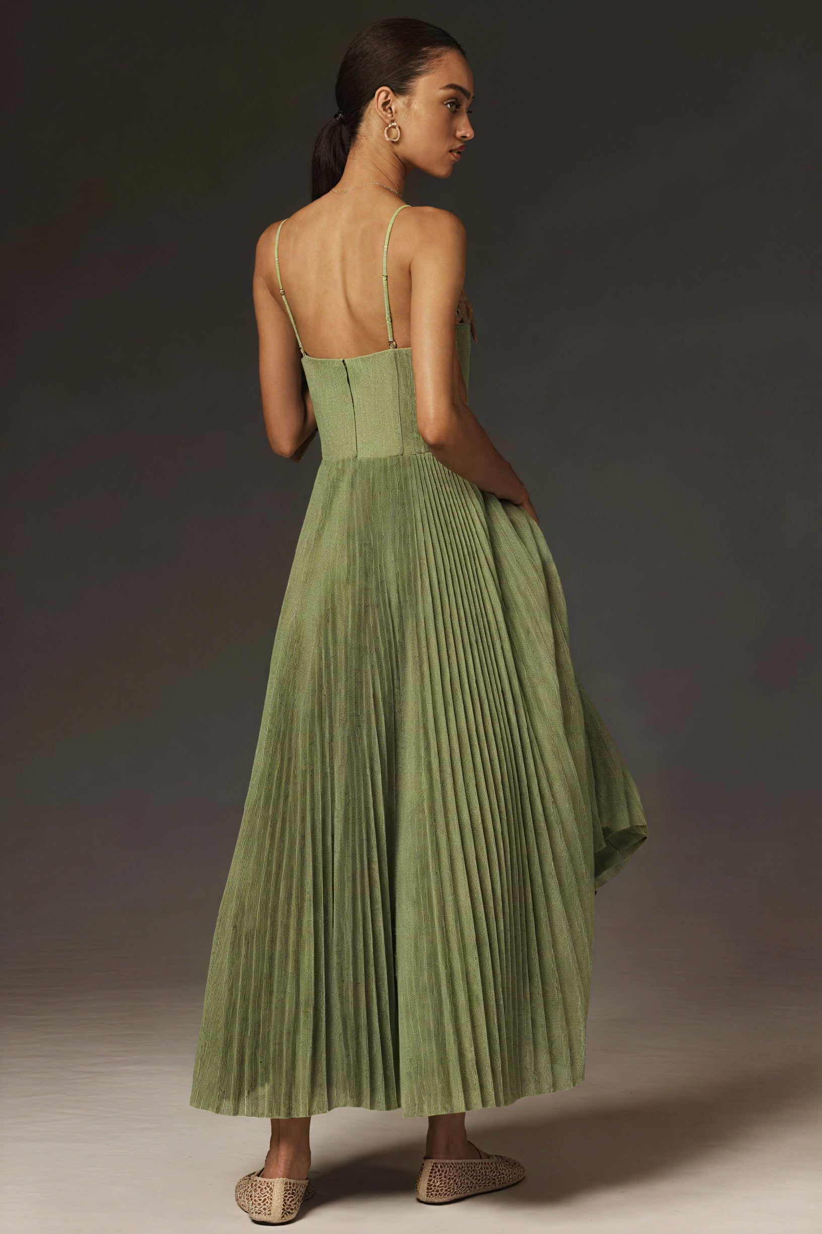 Abito Midi: Eleganza Raffinata per Occasioni Speciali