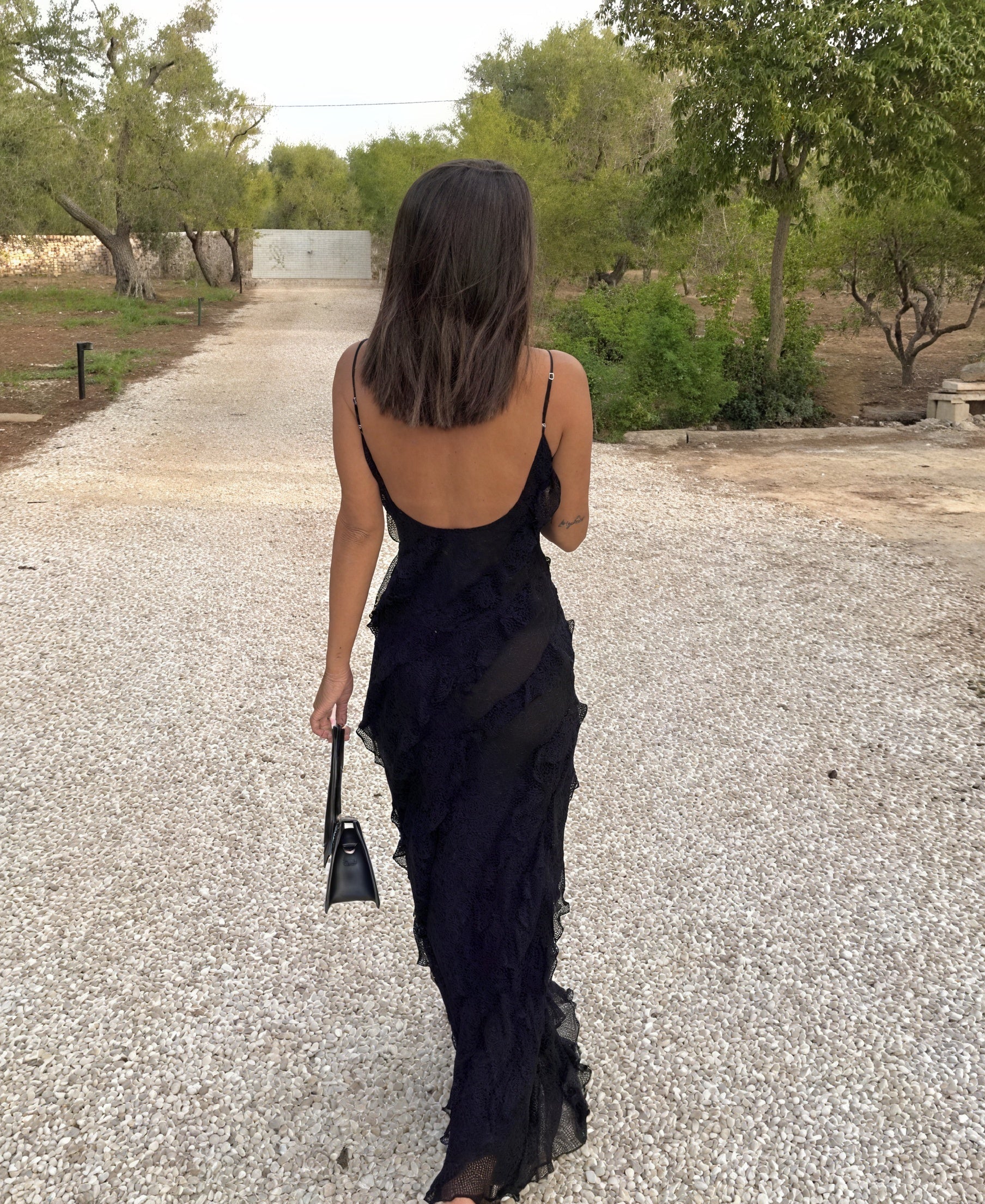 Abito Maxi – Fluido, Spalline Sottili e Balze