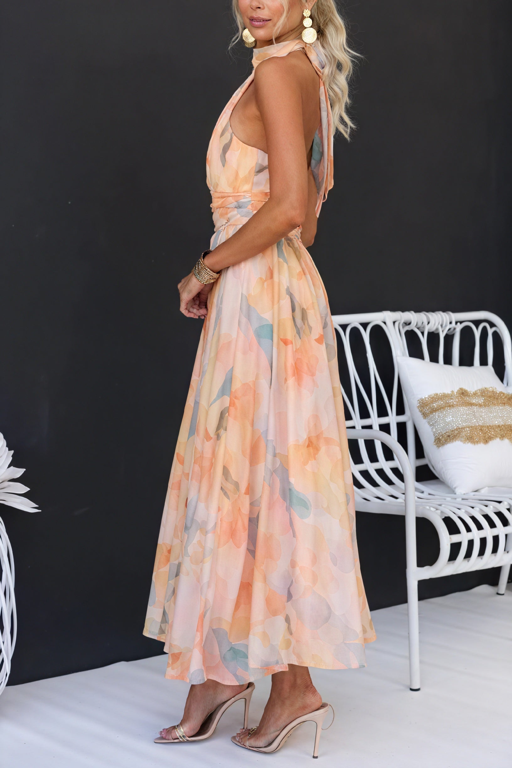 Abito Maxi Floreale – Scollo Halter, Vita Regolabile