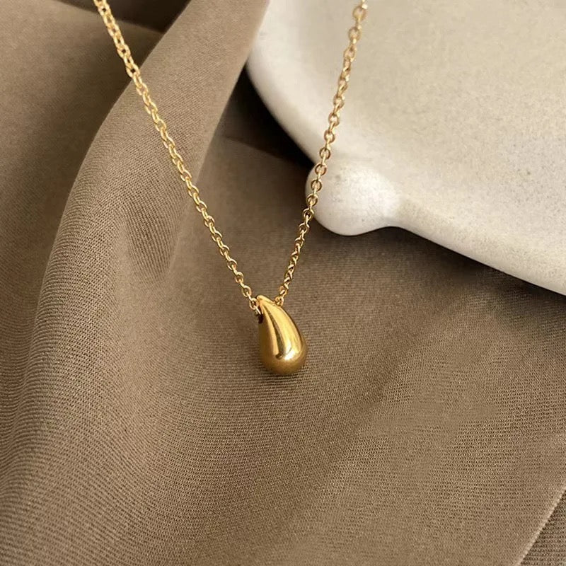 Collana a goccia delicata