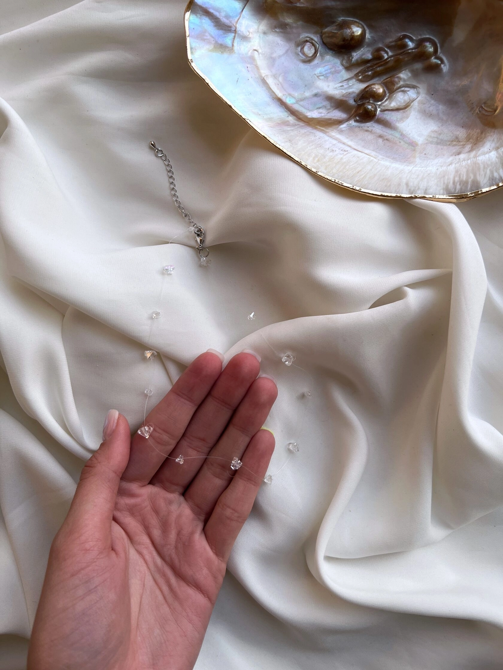 Collana di cristalli fluttuanti