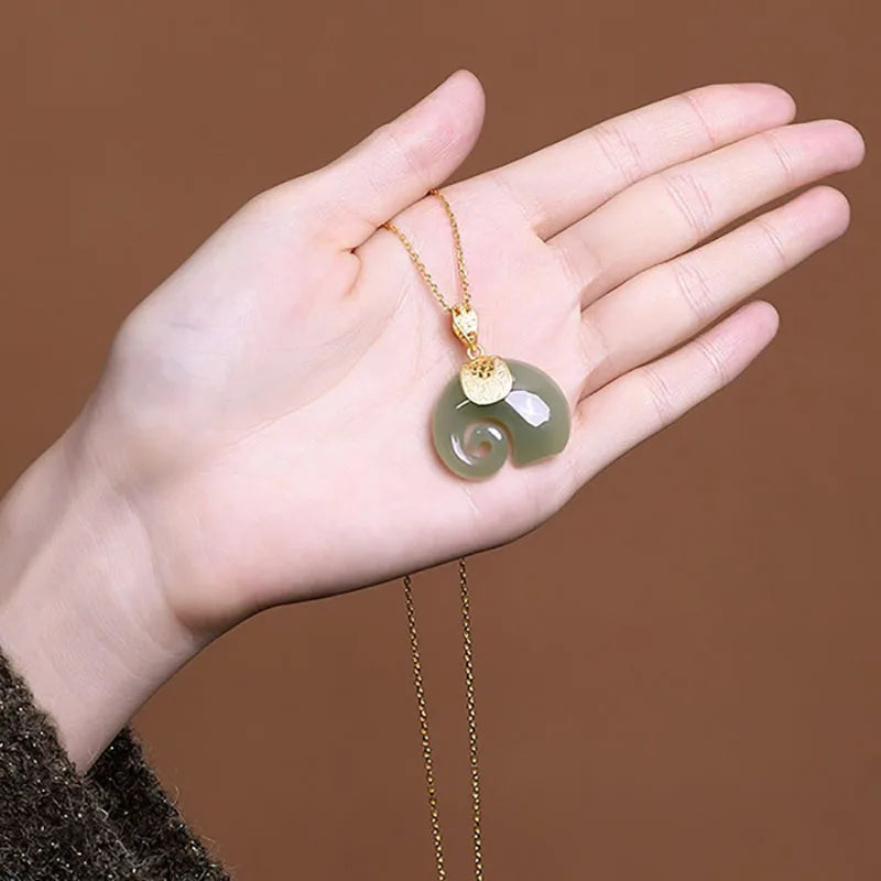 Collana con pendente a forma di elefante in giada Hetian – Catena placcata in oro 18 carati per donna