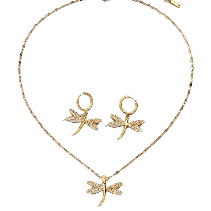 Collana con ciondolo a forma di libellula in oro con orecchini in omaggio