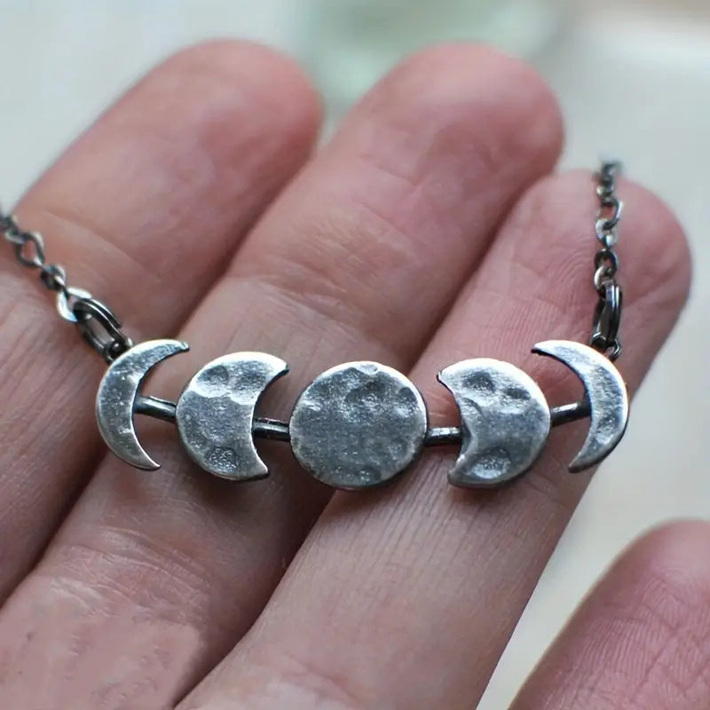 Collana vintage con luna argentata