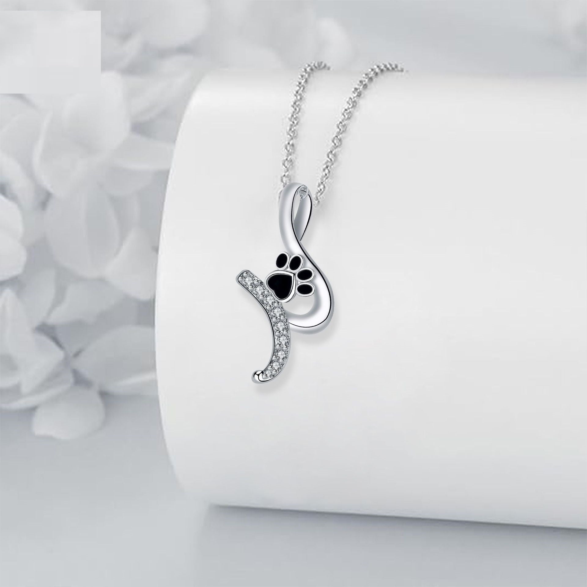 Collana con ciondolo a forma di impronta di zampa